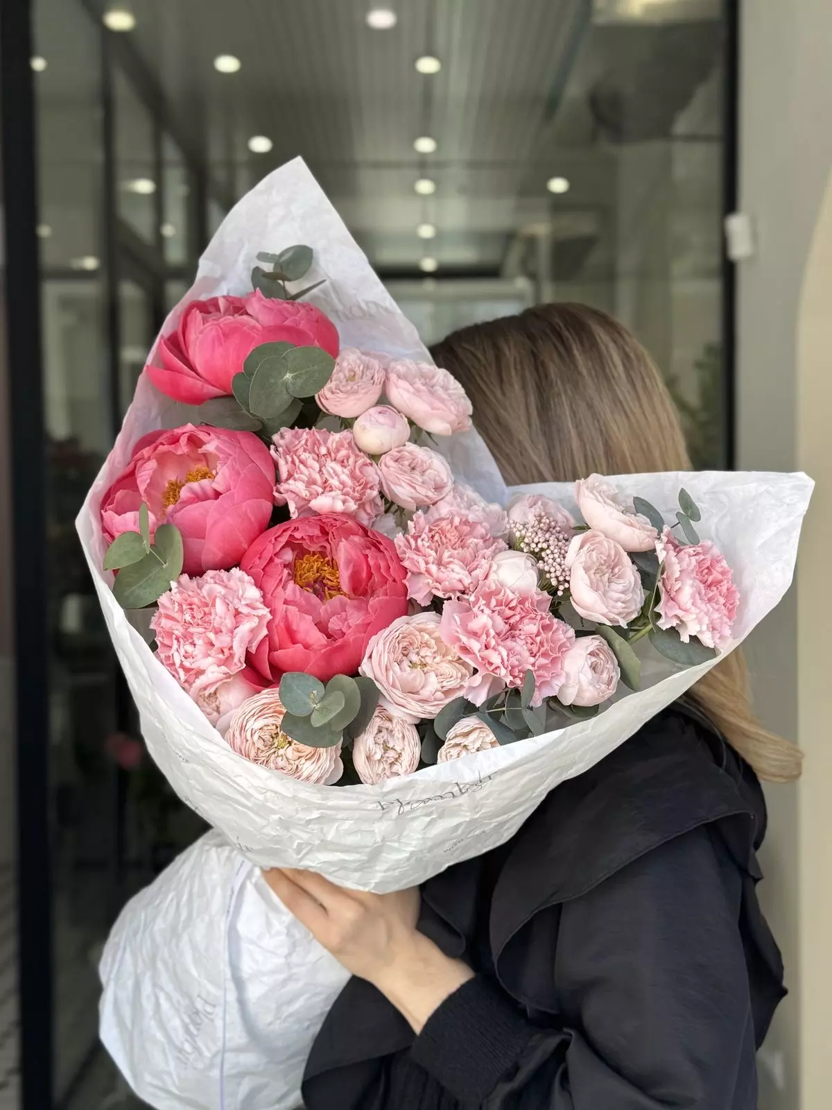 Bouquet photo: Flower arrangements — Flowers Place Ayia Napa