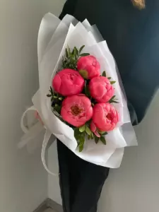 Photo of bouquet "Bouquet Five Red Peonies "Scarlet Whisper" Ayia Napa" — Flower delivery in Ayia Napa, photo 1 of 1