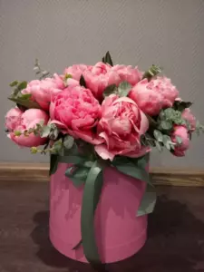 Photo of bouquet "Bouquet 15 Red Peonies “Scarlet Whisper” Ayia Napa" — Flower delivery in Ayia Napa, photo 1 of 1
