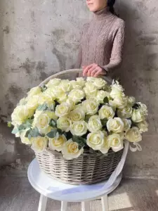 Photo of bouquet "Bouquet 101 White Roses Basket “Silent Reverie” Ayia Napa" — Flower delivery in Ayia Napa, photo 1 of 1