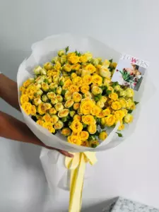 Photo of bouquet "Bouquet 25 Spray Roses in Paper Wrapping “Desert Whisper” Ayia Napa" — Flower delivery in Ayia Napa, photo 1 of 2