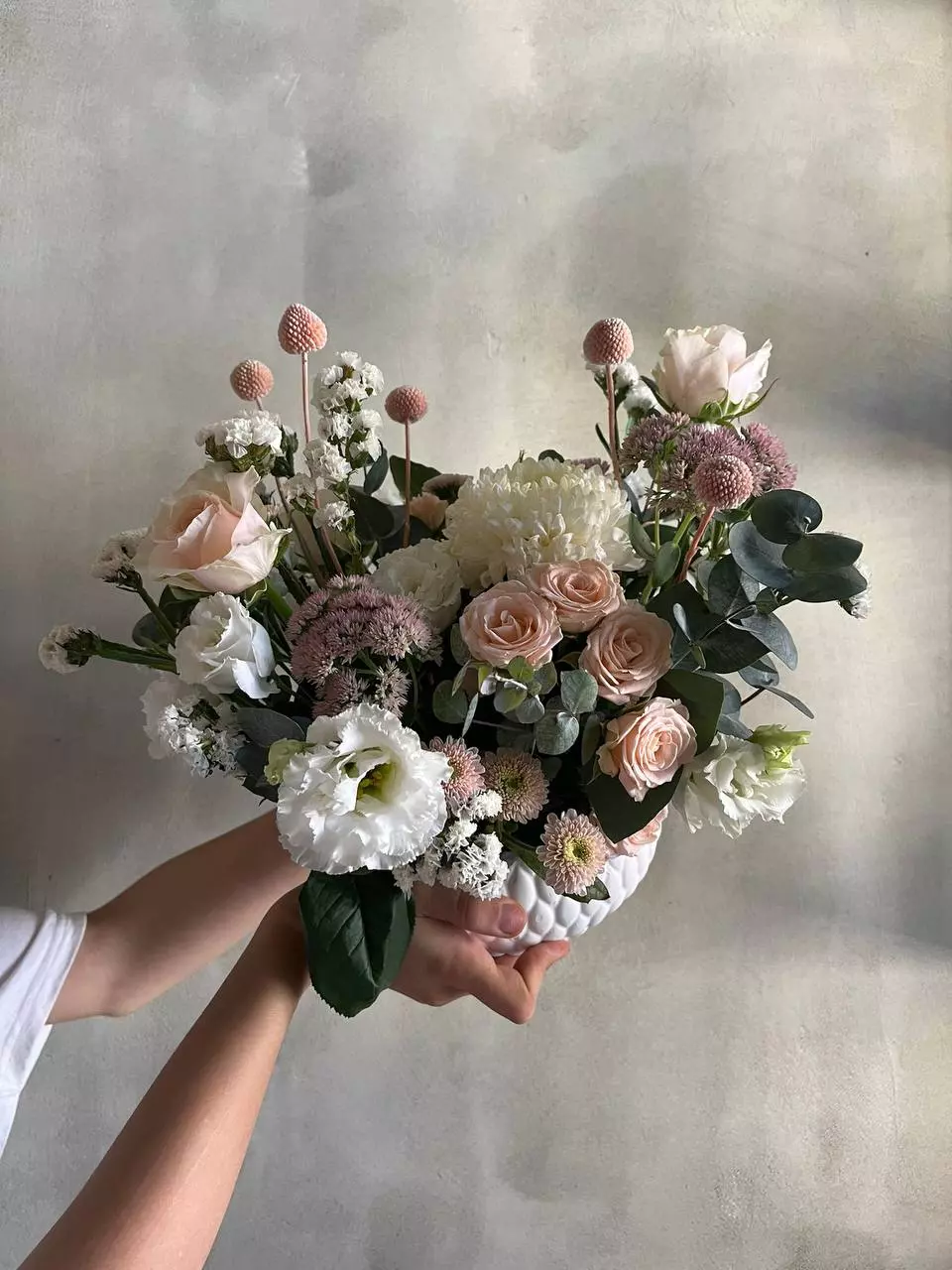 Arrangement Eustoma 8 Matthiola 16 Chrysanthemum 10 “Whispering Dunes” Ayia Napa