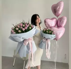 Photo of bouquet "Bouquet 101 Tulips Red Paper Wrapping “Scarlet Whisper” Ayia Napa" — Flower delivery in Ayia Napa, photo 1 of 1