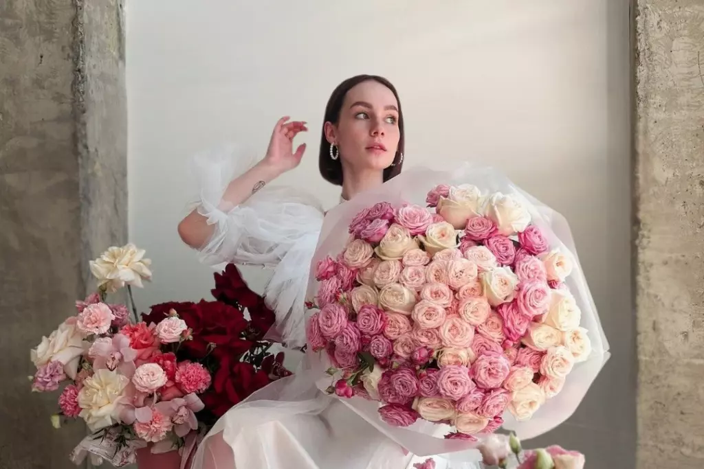 Large bouquet of roses