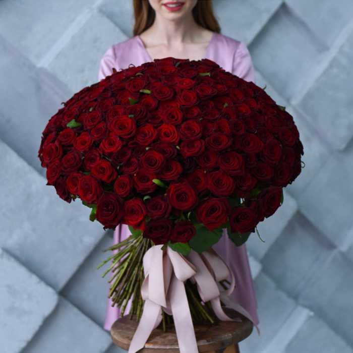 Bouquet 29 Pink Roses Basket Eucalyptus “Blush Whisper” Ayia Napa