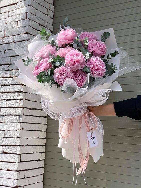 Bouquet 101 White Roses Basket “Silent Reverie” Ayia Napa