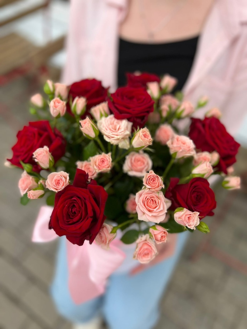 Bouquet 5 Pink Spray Roses Paper Wrap “Blush Whisper” Ayia Napa