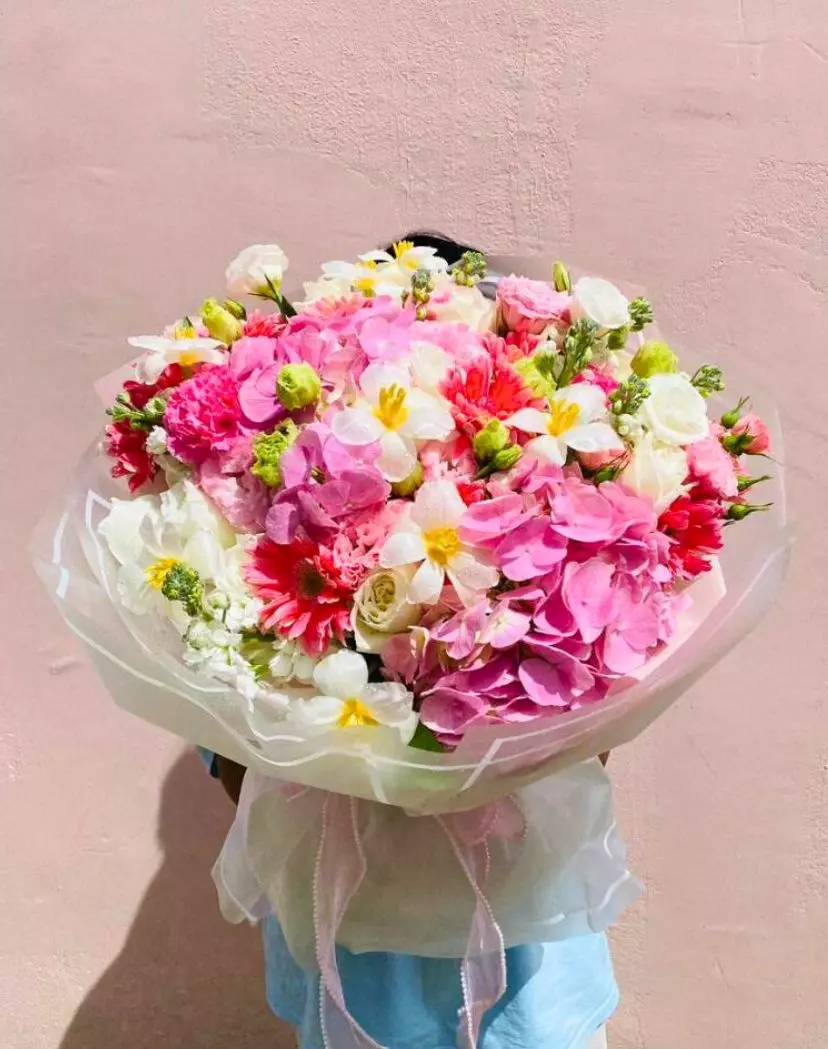 Order bouquet Arrangement Hydrangea 3 Tulip 8 Eustoma 9 “Silent Zephyr” Bali with 45 flowers for 200 $, 290 $, 400 $ — photo 1 of 1