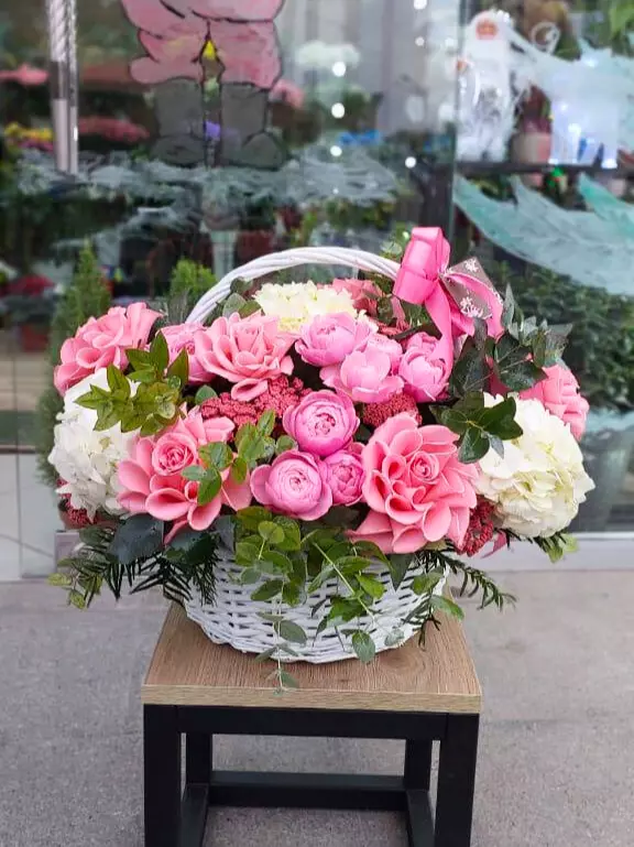 Order bouquet Arrangement 9 Pink Roses 5 White Hydrangeas 5 Pink Peonies “Coral Reverie” Bali with 32 flowers for 230 $, 320 $, 440 $ — photo 1 of 1