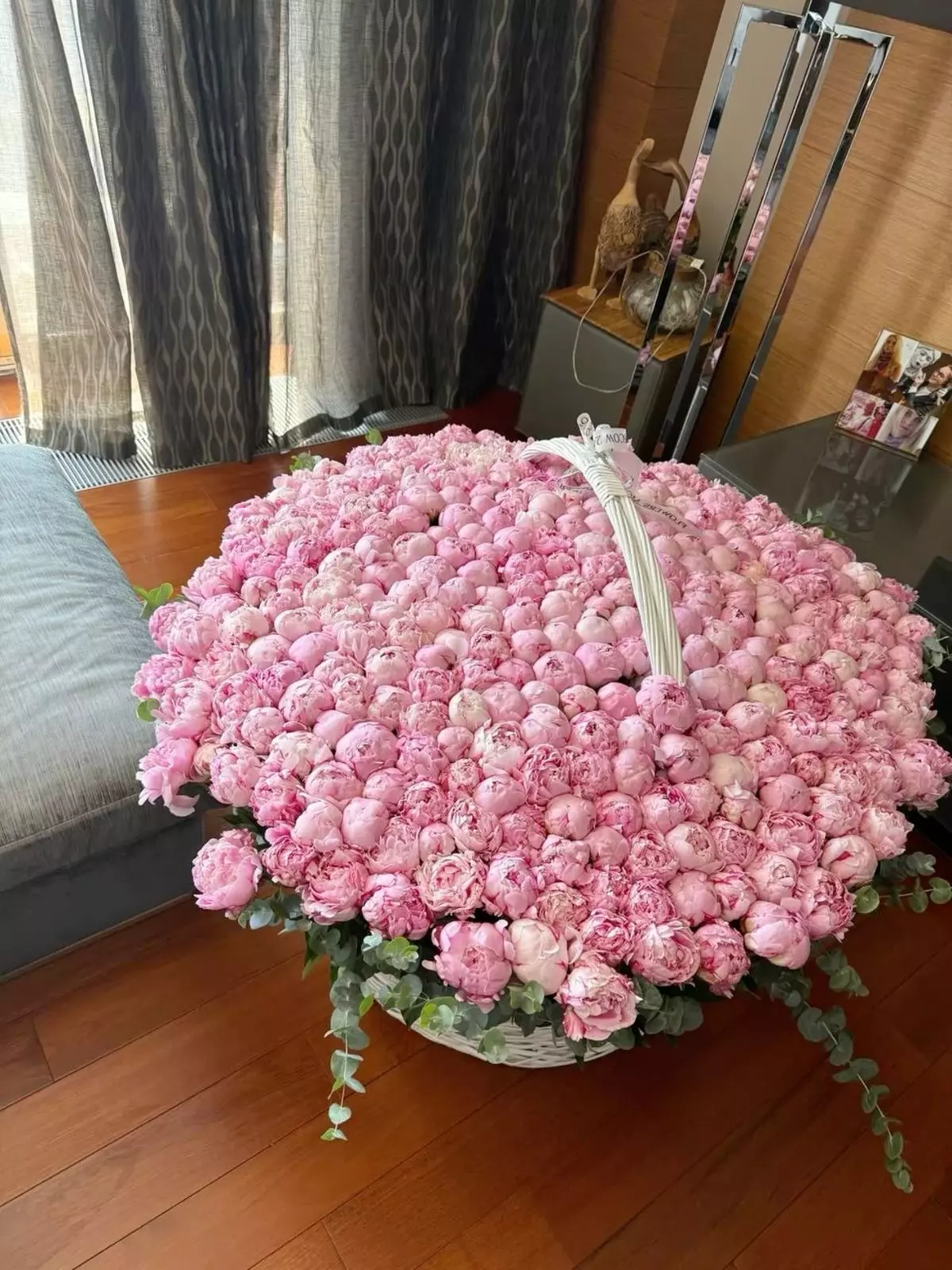 Order bouquet Bouquet 1001 Pink Peonies Basket XXL “Silent Coral” Bali with 1003 flowers for 14,670 $, 20,950 $, 29,320 $ — photo 1 of 1