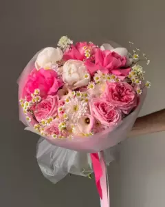 Photo of bouquet "Arrangement Peony 8 French Rose 3 Chamomile 15 “Silent Zephyr” Bali" — Bali - Flowers Delivery Flowers Place, photo 1 of 1