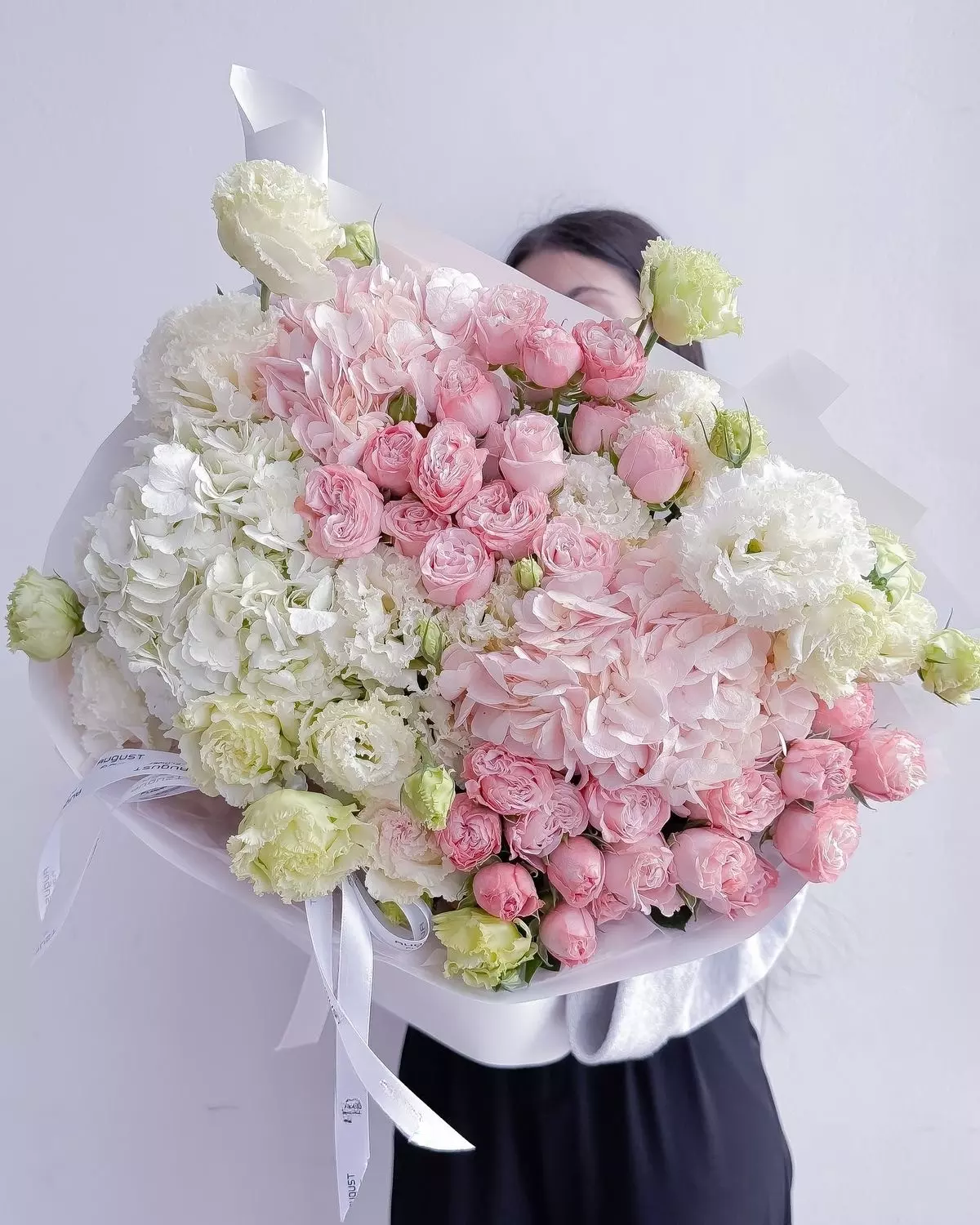 Bouquet photo: Flower arrangements — Flowers Place about Bali