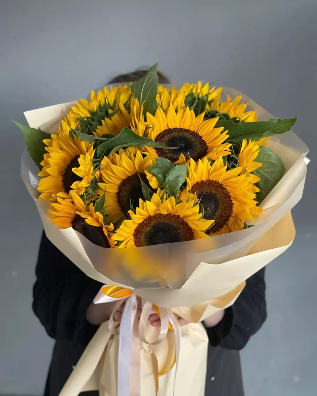 Order bouquet Bouquet 15 Sunflowers Paper Wrapping “Solar Whisper” Bali with 26 flowers for 100 $, 150 $, 200 $ — photo 1 of 3