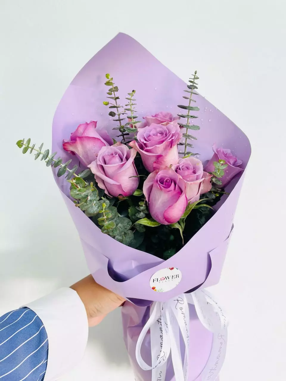 Order bouquet Bouquet 7 Single Roses Greenery Paper Wrapping “Silent Murmurs” Bali with 17 flowers for 50 $, 50 $, 50 $ — photo 1 of 1