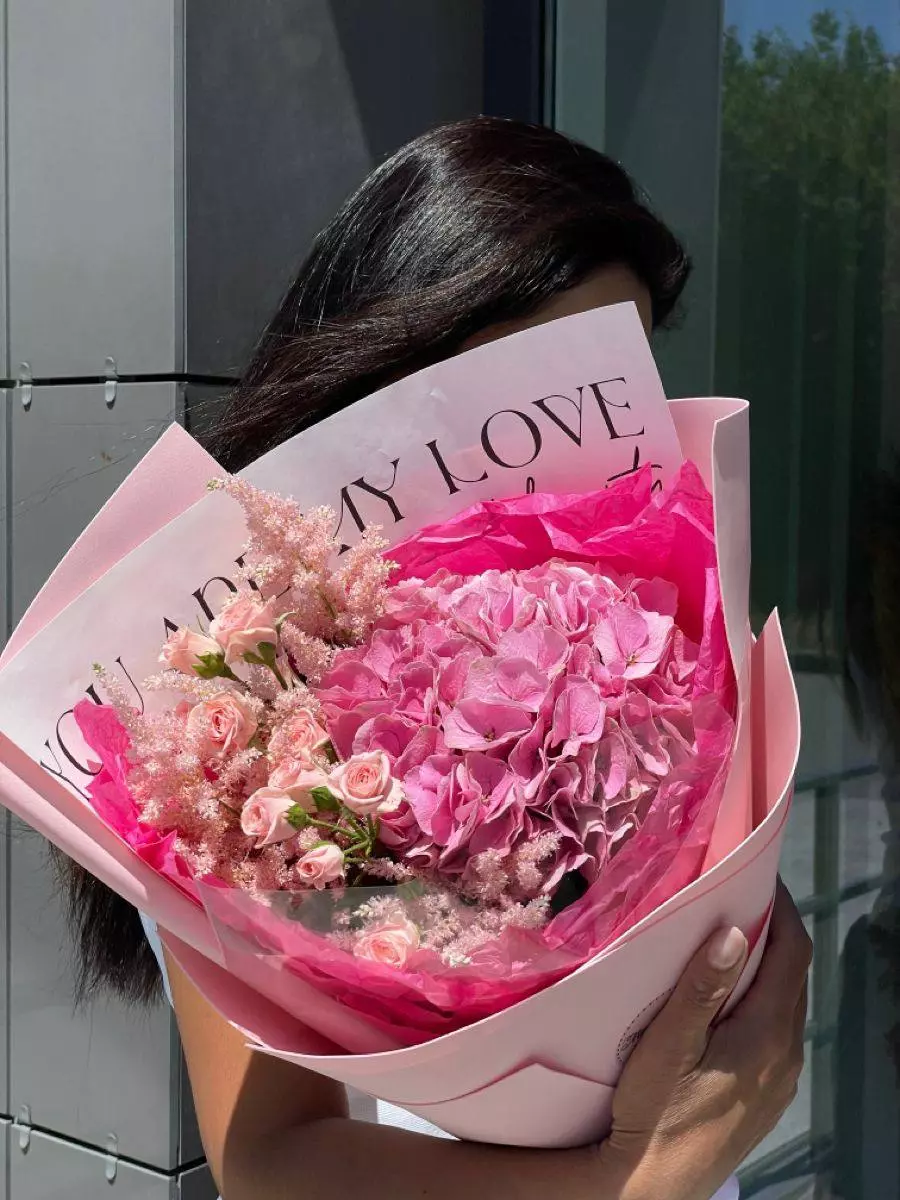 Order bouquet Bouquet Pink Hydrangea 1 Spray Rose 7 “Silent Reverie” Bali with 17 flowers for 60 $, 80 $, 110 $ — photo 1 of 1