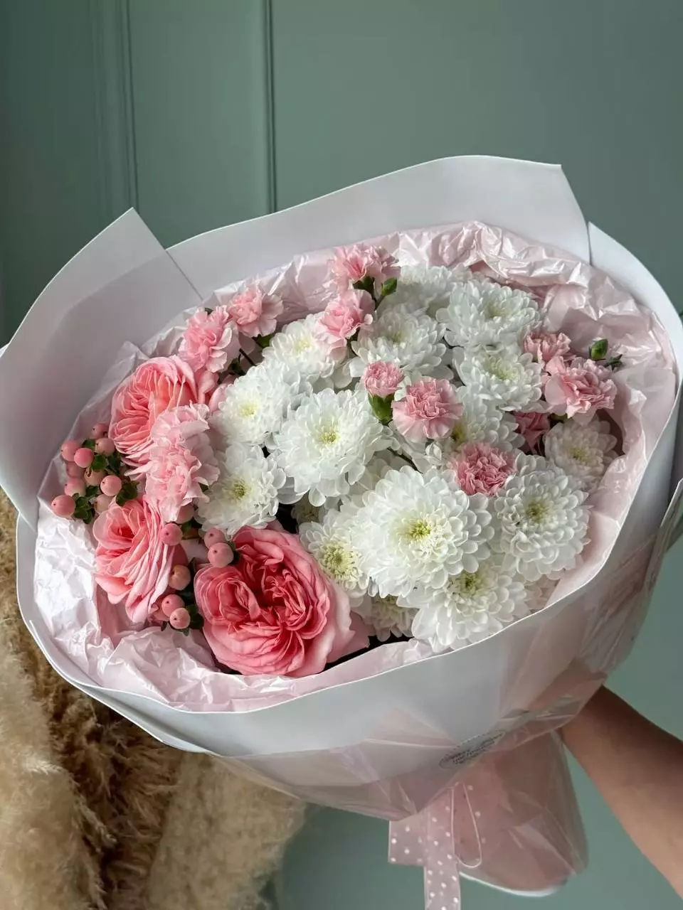 Order bouquet Arrangement Peony Rose 3 Chrysanthemum 13 Dianthus 9 “Silent Aurora” in Bali with 32 flowers for 90 $, 130 $, 180 $ — photo 1 of 1