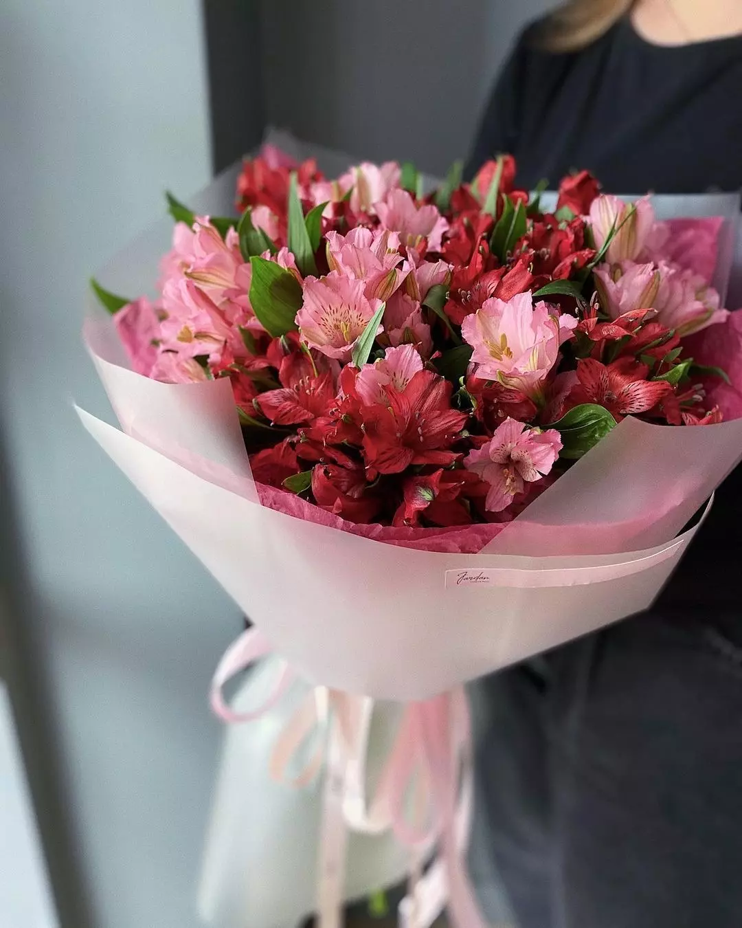 Order bouquet Bouquet 17 Alstroemerias Paper Wrap “Sunlit Whispers” Bali with 22 flowers for 60 $, 90 $, 120 $ — photo 1 of 1
