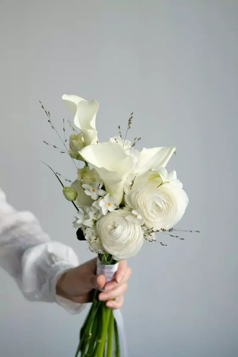 Order bouquet Bouquet Calla 3 Ranunculus 3 Anemone 9 “Emerald Whisper” Bali with 16 flowers for 100 $, 130 $, 190 $ — photo 1 of 1