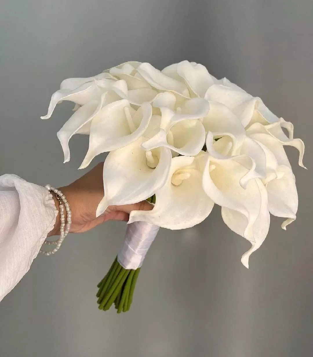 Order bouquet Bouquet 21 Peach Pink Calla "Silent Reverie" Bali with 22 flowers for 280 $, 400 $, 560 $ — photo 1 of 2