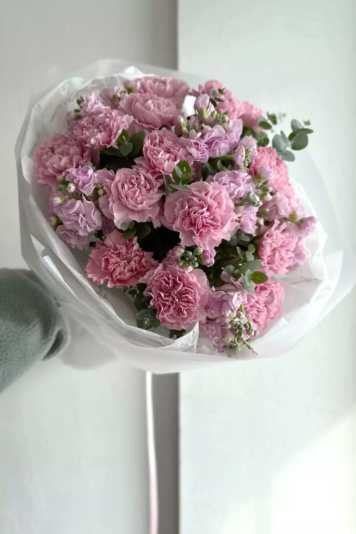 Order bouquet Arrangement 19 Dianthus 7 Matthiola Basket Bouquet “Rosy Reverie” Bali with 31 flowers for 100 $, 130 $, 190 $ — photo 1 of 1