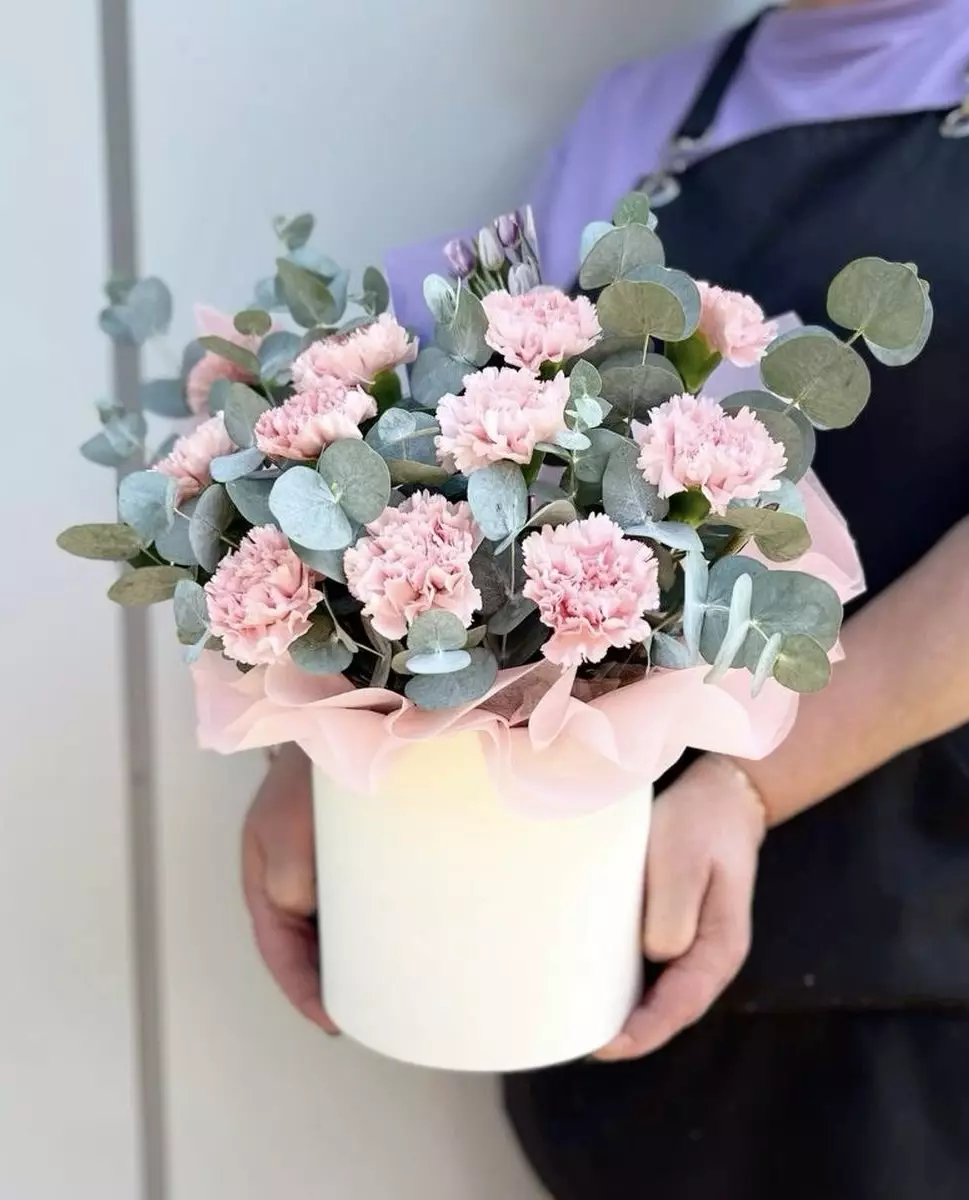 Order bouquet Bouquet 15 Pink Dianthus in Box “Silent Murmurs” Bali with 23 flowers for 70 $, 90 $, 130 $ — photo 1 of 1