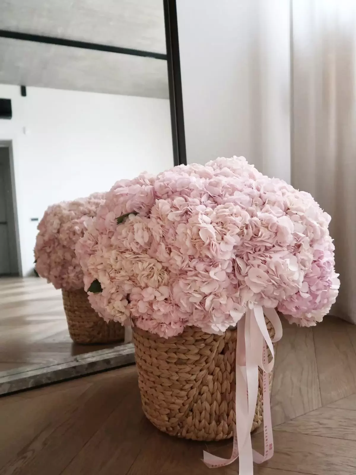 Order bouquet Bouquet 55 Pink Hydrangeas Basket XXL “Blush Cascade” Dubai with 57 flowers for 2,510 AED, 3,500 AED, 4,480 AED — photo 1 of 2