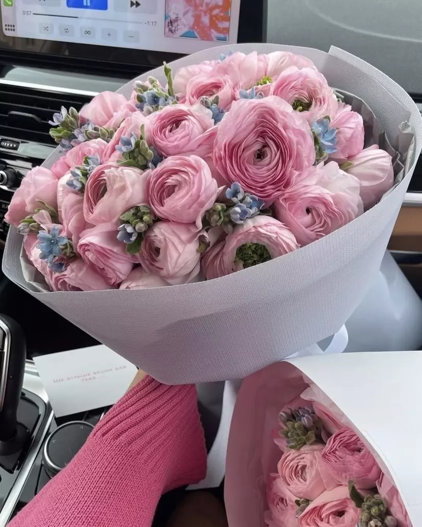 Bouquet photo: Flowers for Anniversary — Flowers Place Dubai