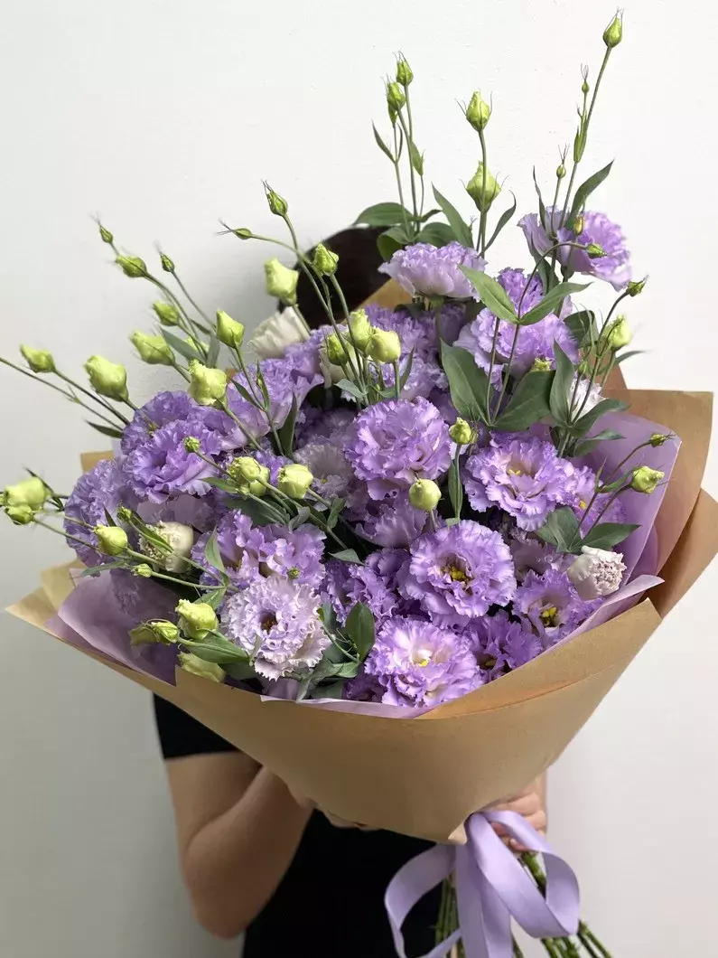 Order bouquet Bouquet 15 White Eustoma “Silent Reverie” Bali with 19 flowers for 70 $, 90 $, 130 $ — photo 1 of 1