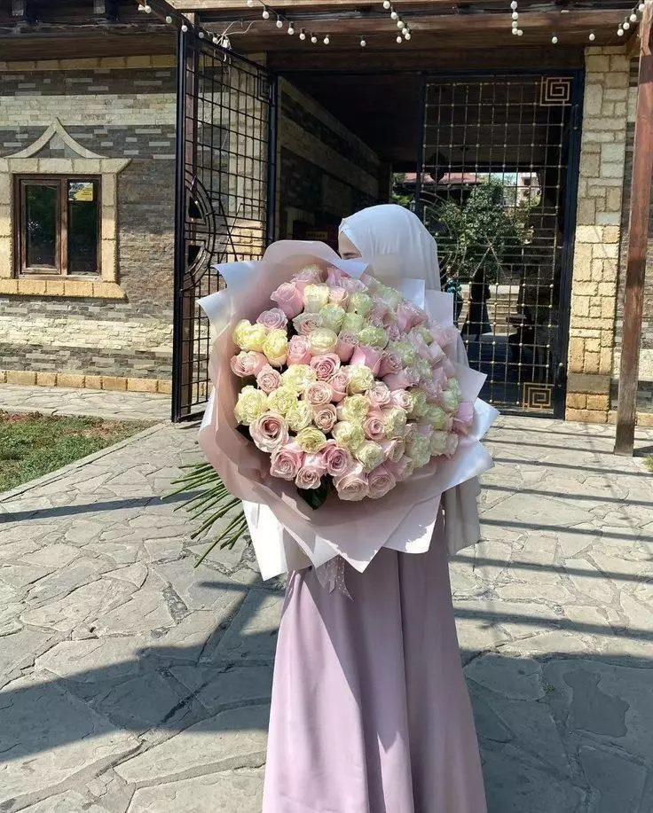 Bouquet 101 White Pink Roses “Bosporus Whisper” Istanbul