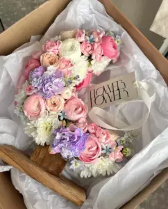 Photo of bouquet "Bouquet Pink 9 White 4 Ranunculus Chrysanthemum Dianthus “Whispering Breeze” Bali" — Bali - Flowers Delivery Flowers Place, photo 1 of 2