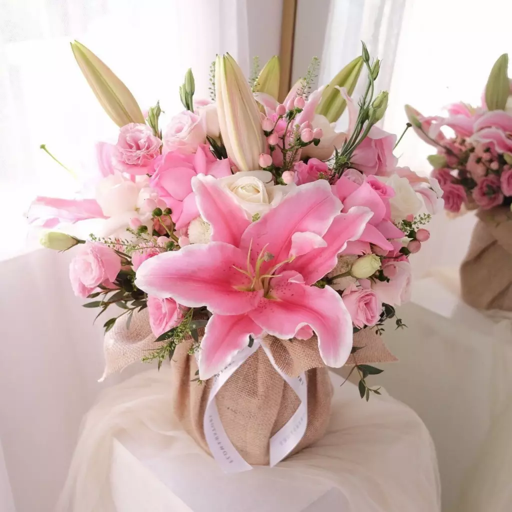 Bouquet Seven Red French Roses “Scarlet Whisper” Bali