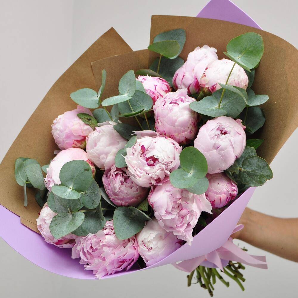 Arrangement Chrysanthemum 15 Dianthus 10 Rose 1 “Meadow Murmurs” in Bali