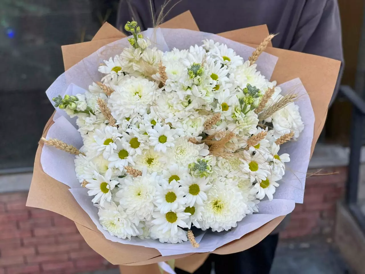 Bouquet photo 2: Chrysanthemums — Flowers Place Dubai