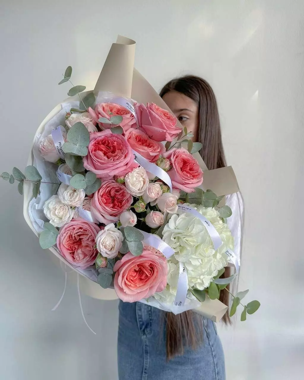 Bouquet photo: Flower arrangements — Flowers Place Doha