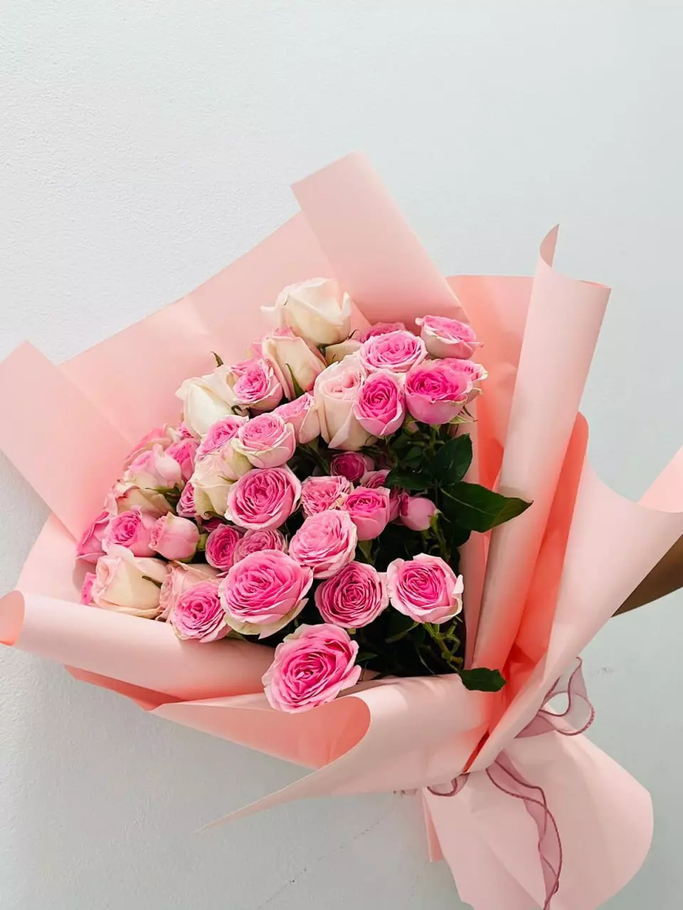 Order bouquet Bouquet Pink Spray Roses 19 Branches Whispering Dawn Bali with 24 flowers for 70 $, 100 $, 140 $ — photo 1 of 1