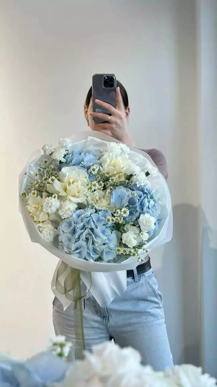 Bouquet photo: Flower arrangements — Flowers Place Bangkok