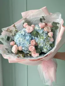 Photo of bouquet "Arrangement Hydrangea 3 Spray Rose 7 Paper Wrapping “Azure Murmurs” Bangkok" — Bangkok - Flowers Delivery Flowers Place, photo 1 of 2