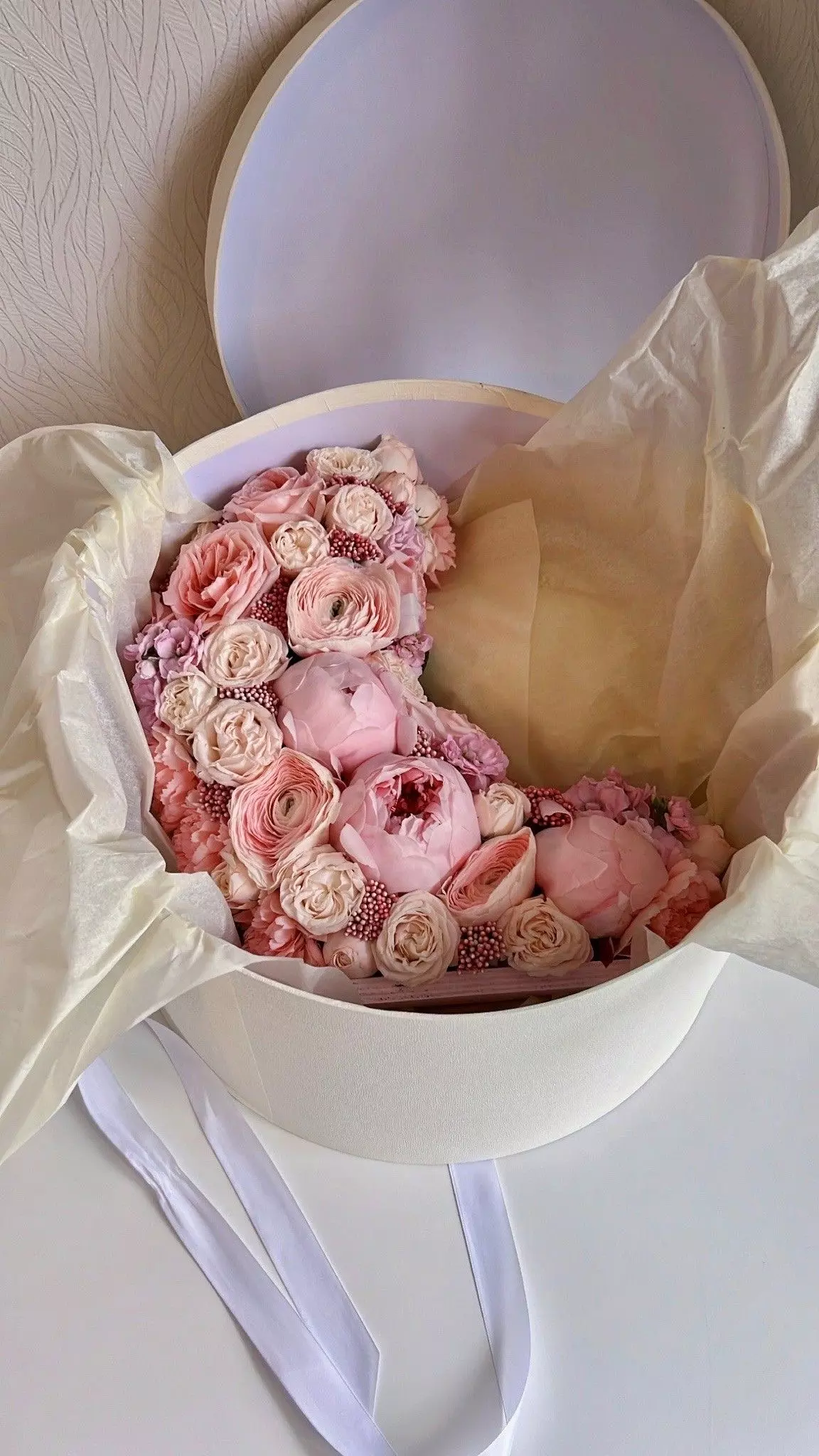 Bouquet 5 Ranunculus 3 Peonies 9 Dianthus “Blush Reverie” Istanbul