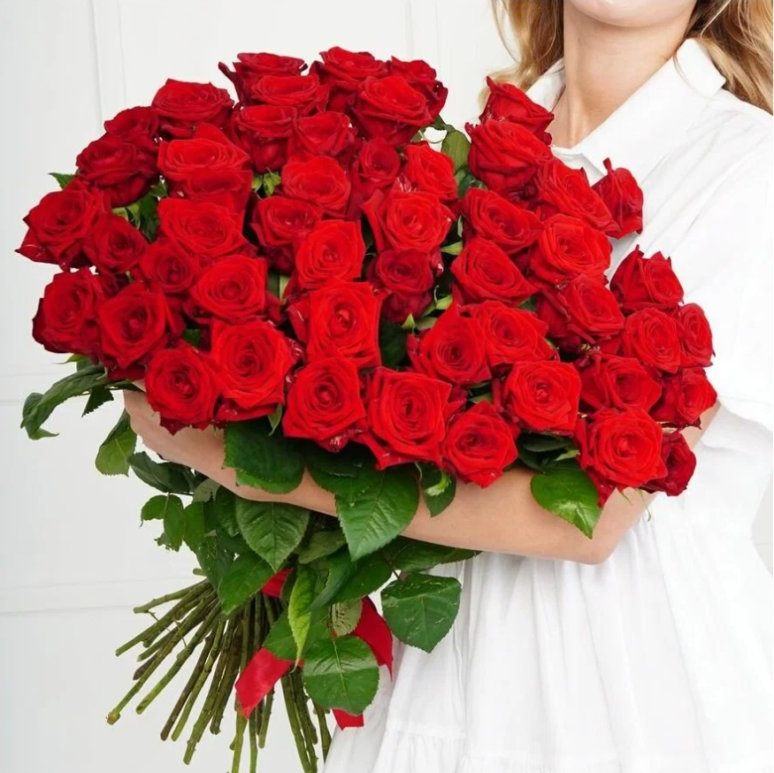 Bouquet 27 Red Roses “Scarlet Whispers” Bangkok