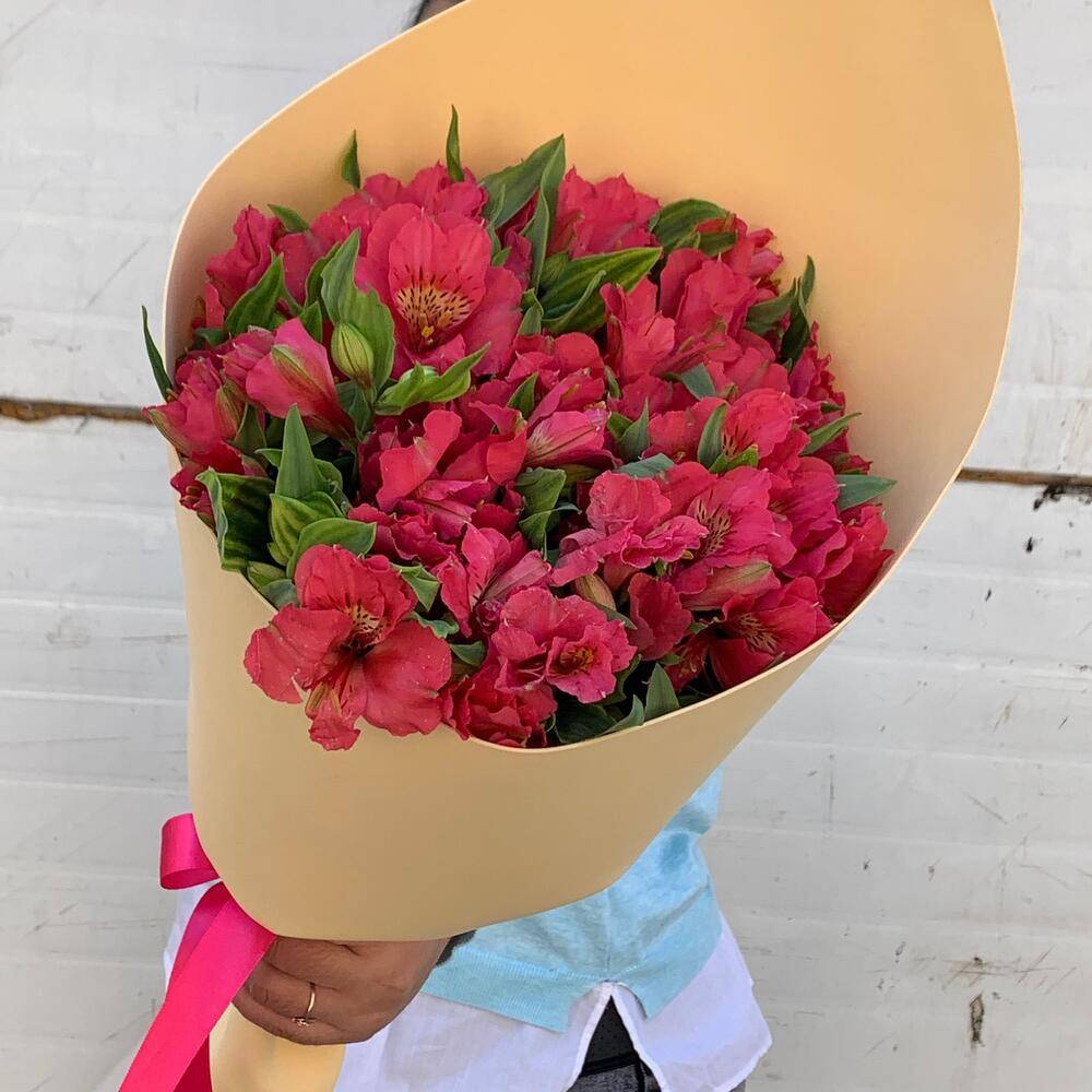 Bouquet 27 Pink Roses âWhispered Reverieâ Bangkok