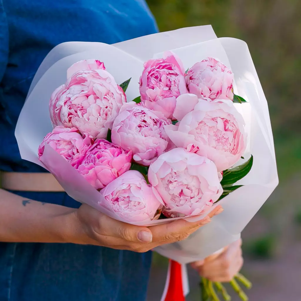 Bouquet 151 Red Roses Basket XXL “Scarlet Whispers” Bangkok