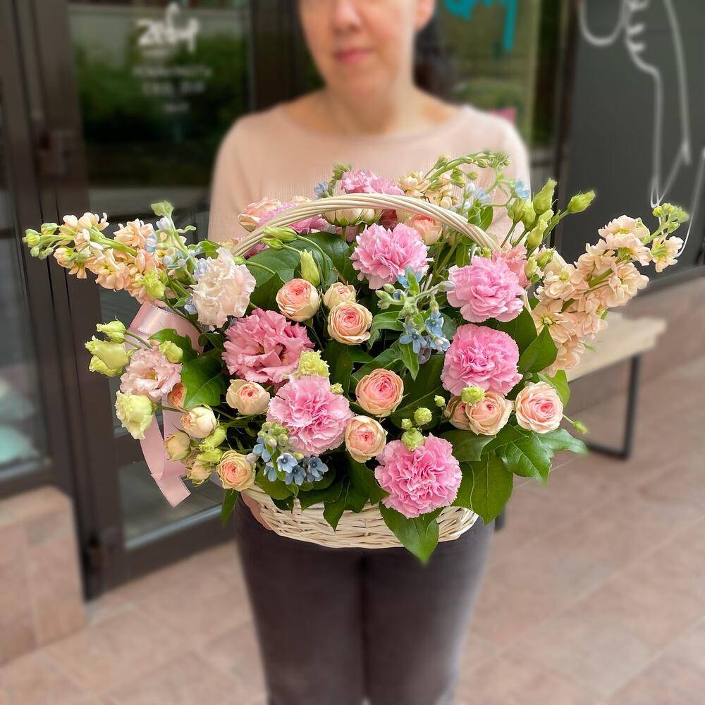 Bouquet 11 Red Peony Roses “Scarlet Whispers” Bangkok