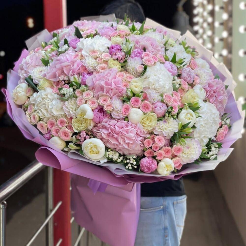 Bouquet 3 Pink French Roses “Silken Murmurs” Bangkok