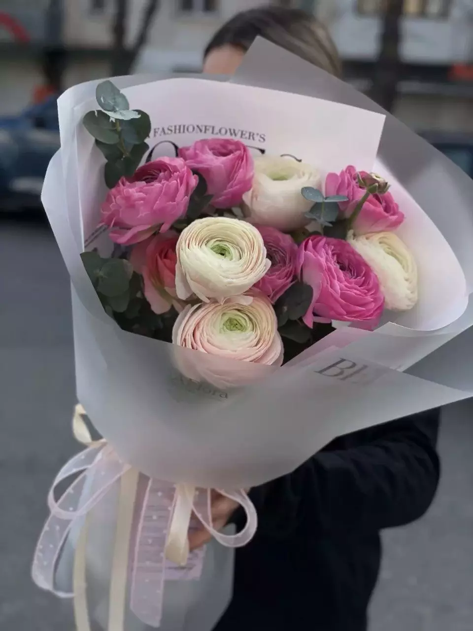 Bouquet Ranunculus 9 White Pink “Desert Whisper” Da Nang