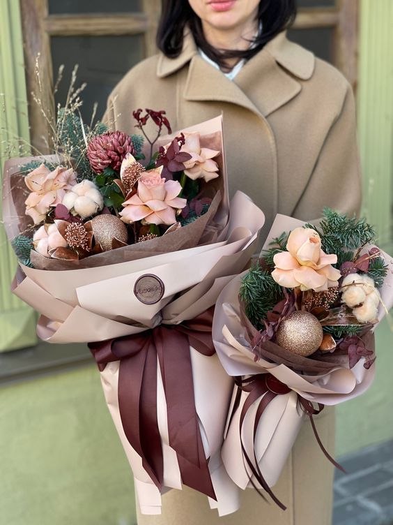Arrangement 9 French Roses 10 Eustomas White “Silent Reverie” Belgrade