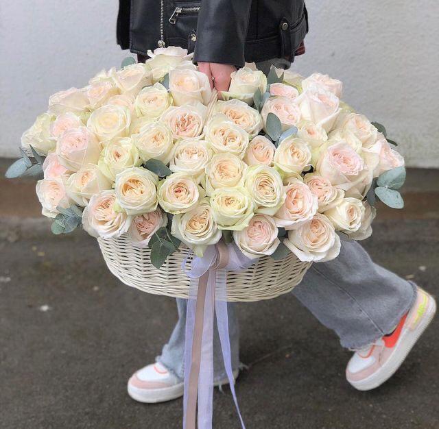 Bouquet 25 White Chrysanthemums “Silent Reverie” Da Lat
