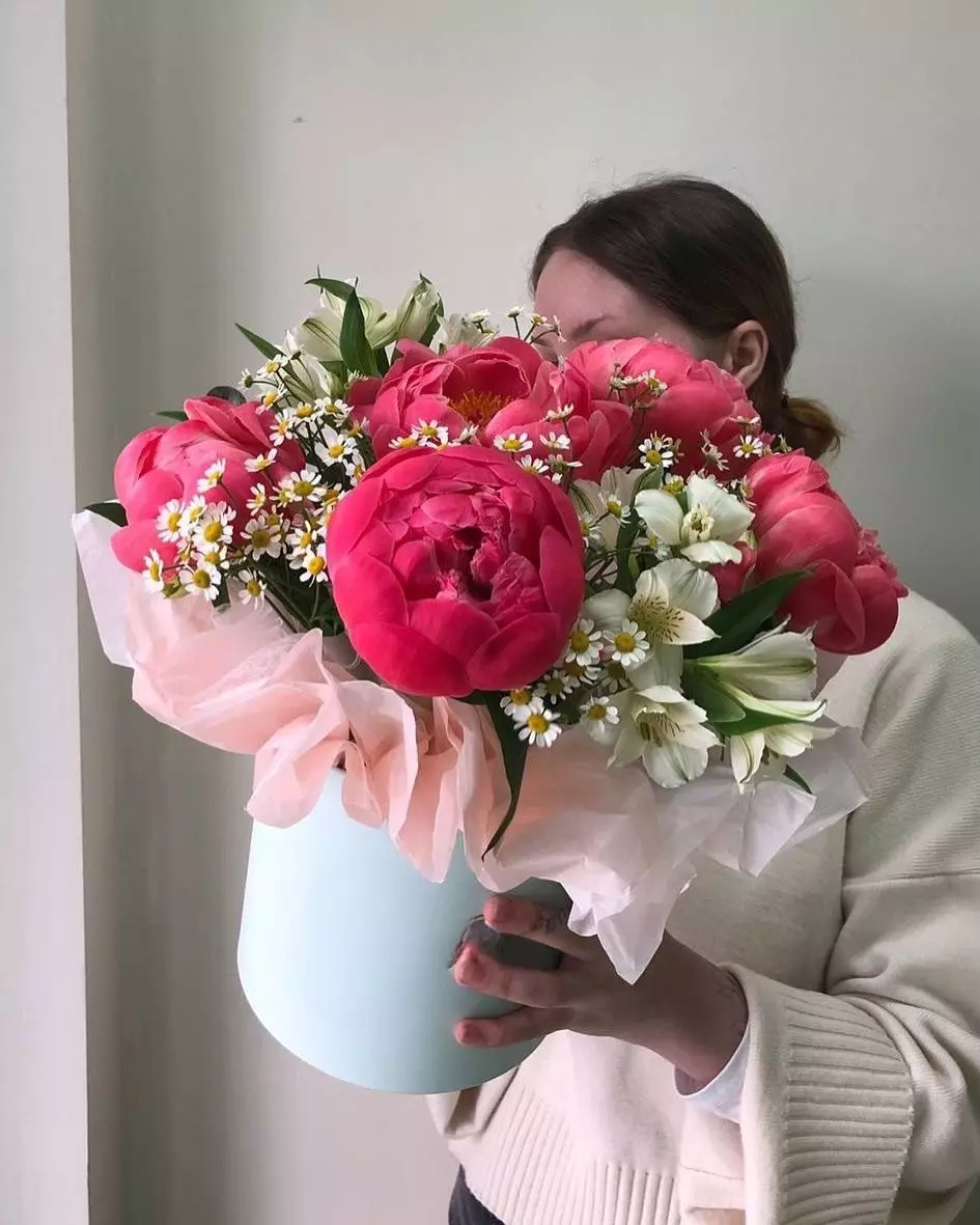 Arrangement Peony 5 Alstroemeria 7 Chamomile 15 “Desert Whisper” Ayia Napa