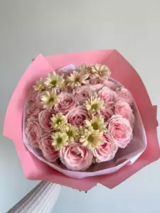 Photo of bouquet "Arrangement 20 Pink Roses 13 Chamomile “Desert Whisper” Da Nang" — Flower Delivery in Da Nang | Flowers Place, photo 1 of 1
