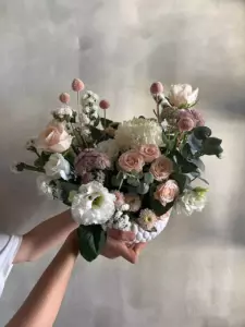 Photo of bouquet "Arrangement Eustoma 8 Matthiola 16 Chrysanthemum 10 “Whispering Dunes” Da Nang" — Flower Delivery in Da Nang | Flowers Place, photo 1 of 1