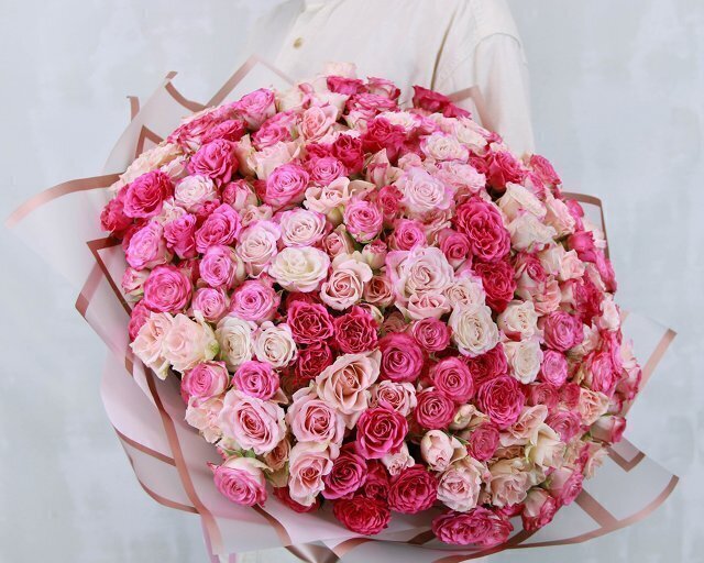 Bouquet 17 Pink Roses Paper Wrapping Greenery “Blush Whisper” Da Nang